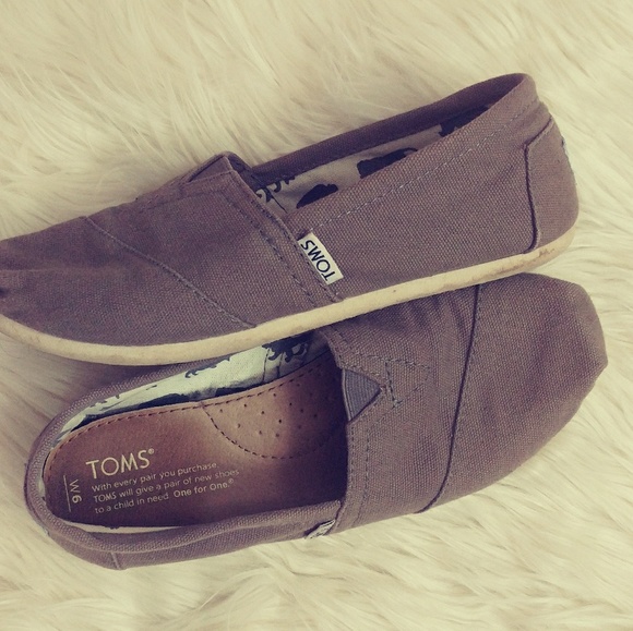 Toms Shoes - TOMS BROWN SIZE 6